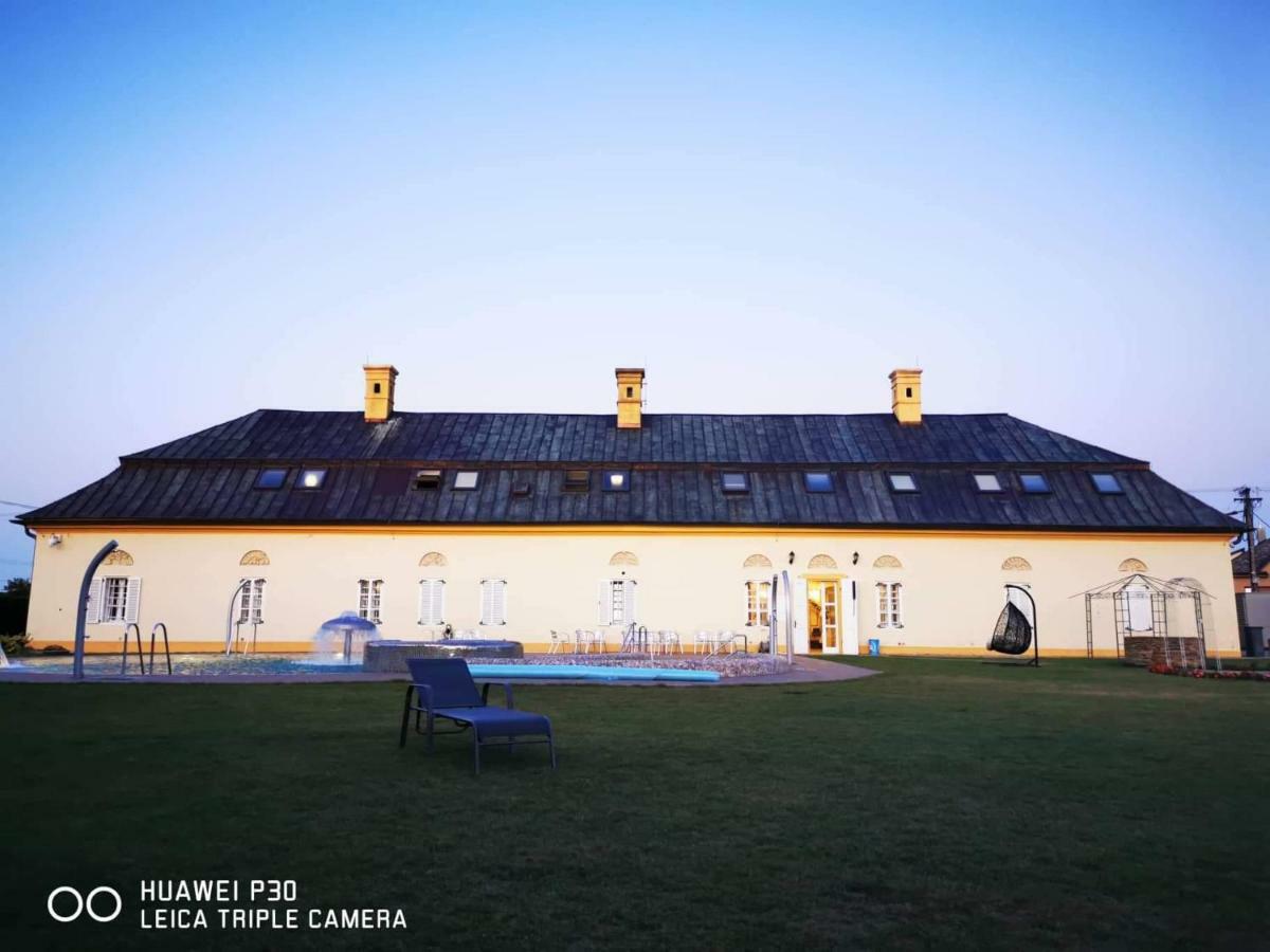 Hotel Majerovsky Kastiel Vranov nad Toplou Exteriér fotografie